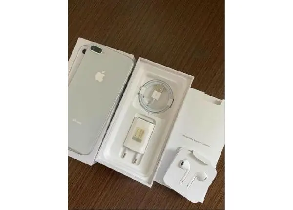 IPhone 8 Apple Plus 256GB com iOS 13. Prateado