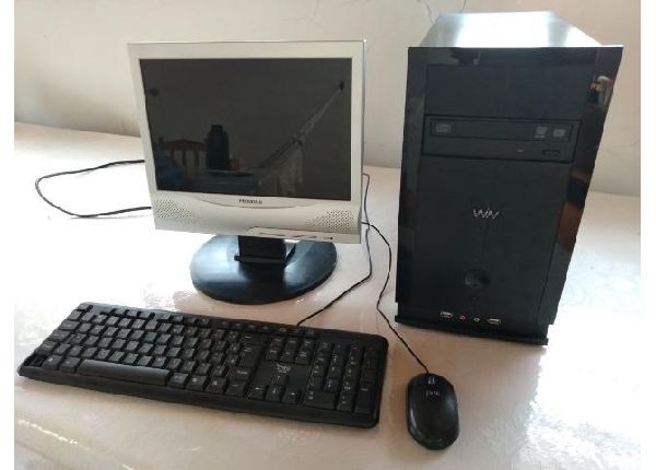 Computador com Monitor 15 Polegadas / Windows 7 / Funcionando / Anápolis
