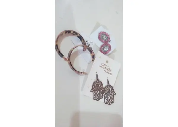 Kit com tres brincos