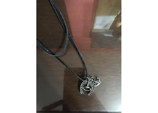 Dois colares por R$10