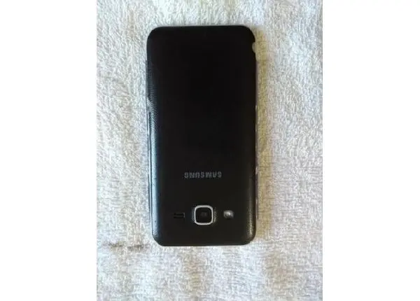 Vende-se um celular Samsung j1