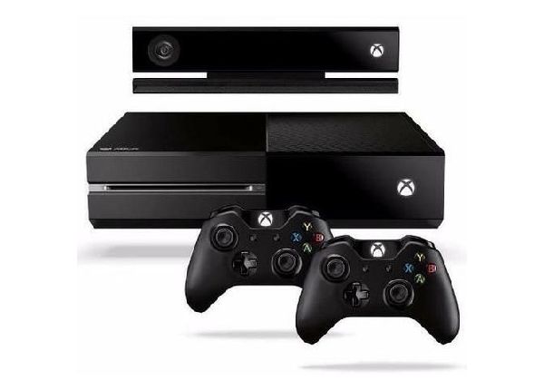 Xbox One com 2 Controles Originais + Kinect