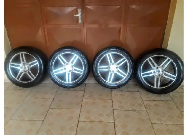 Rodas:17 e pneus zero barbada
