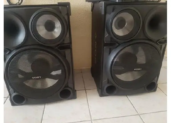 Vendo caixa de som da sony genesis com led