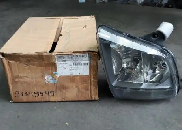 * Farol S/ lampada LE Corsa/Montana/Meriva