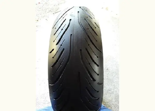 Pneus 190/50 ZR 17 Michelin