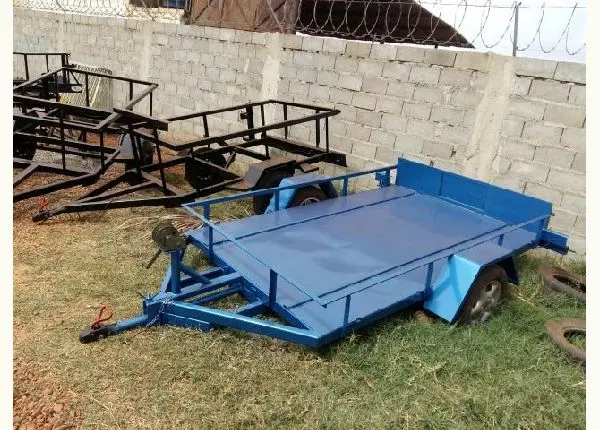 Carreta basculante para contêiner