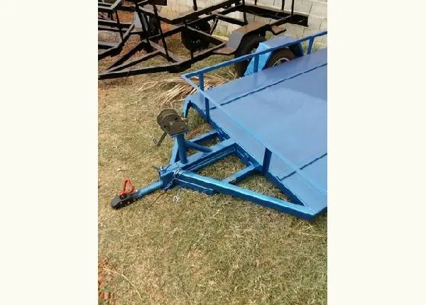 Carreta basculante para contêiner