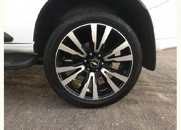 Roda Aro 22 pneus novos