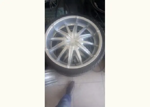 Aro 20 4x100 com 4 pneus zero(troco Leia)