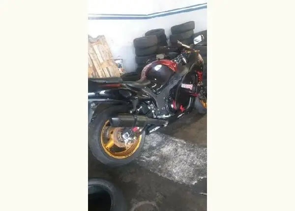 BACALHAU peças originais Hayabusa 2005 para retirada de peças .Moto da foto