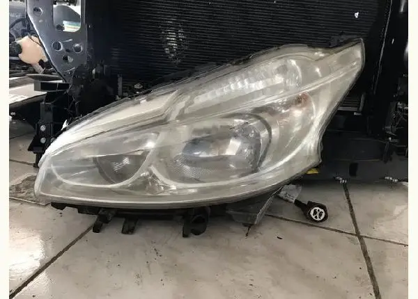Farol Esq Peugeot 208