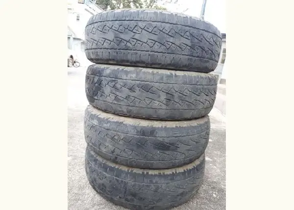 04 Pneus Pirelli Scorpion 225/75 R 16