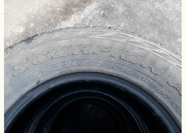 04 Pneus Pirelli Scorpion 225/75 R 16