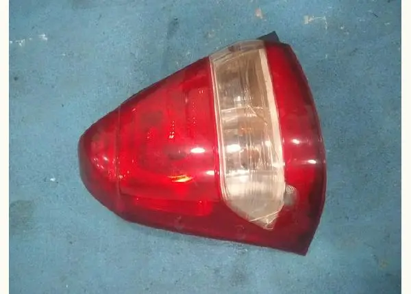 Lanterna lado esquerdo Toyota Etios 2015