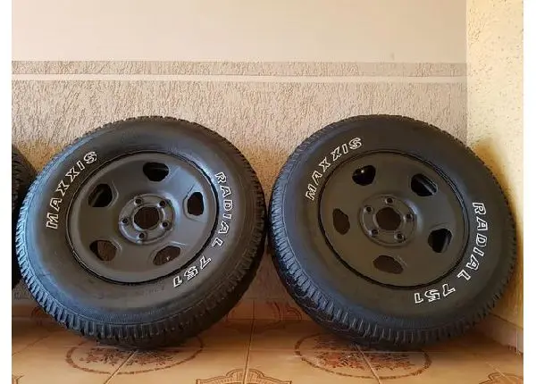 4 Pneus + Rodas no dinheiro 550 reais