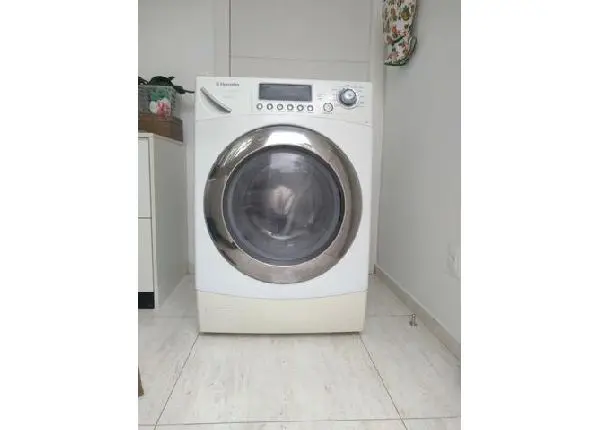 Lavadora/Secadora de Roupas Electrolux 10, 5 kg LSE11