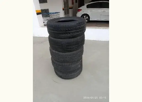 Pneus 235/60 16