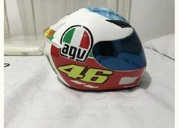 2 capacetes AGV