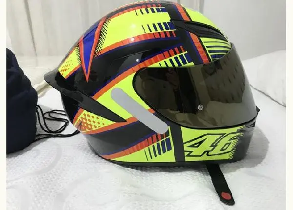 2 capacetes AGV