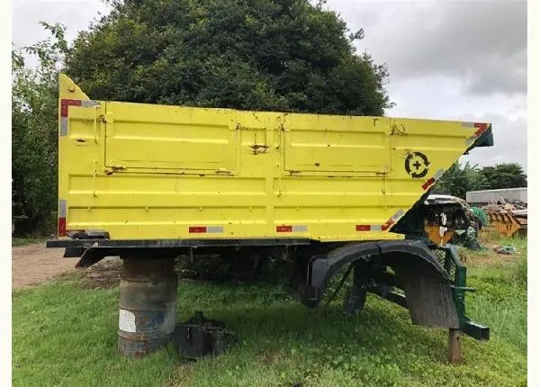 Caçamba Facchini 6m³ ano 2013 Com aberturas Laterais