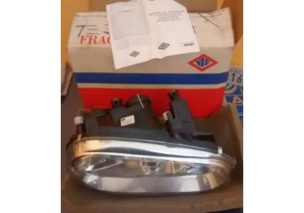 Farol Golf 2000 a 2006 dianteiro direito na caixa novo