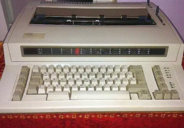 Maquina de Escrever Elétrica IBM Super Conservada