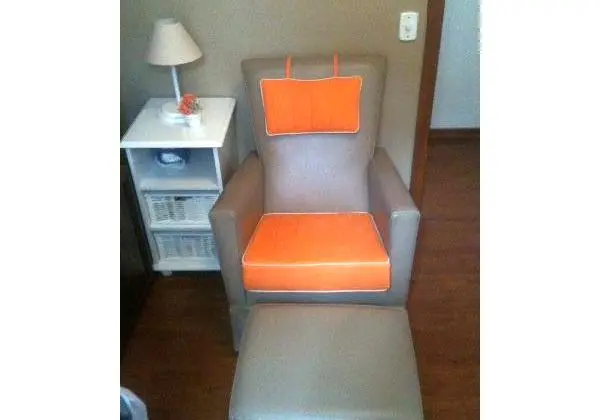 Poltrona com puff, para quarto bebe