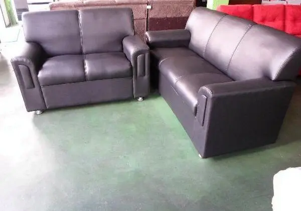 Conjunto estofado 3x2 lugares em corino de boa qualidade novo
