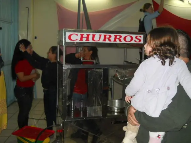 locaçao de mesas e cadeiras e brinquedos para festas