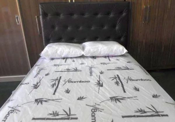 Conjunto cama box +painel +travesseiros e no boletos so aqui