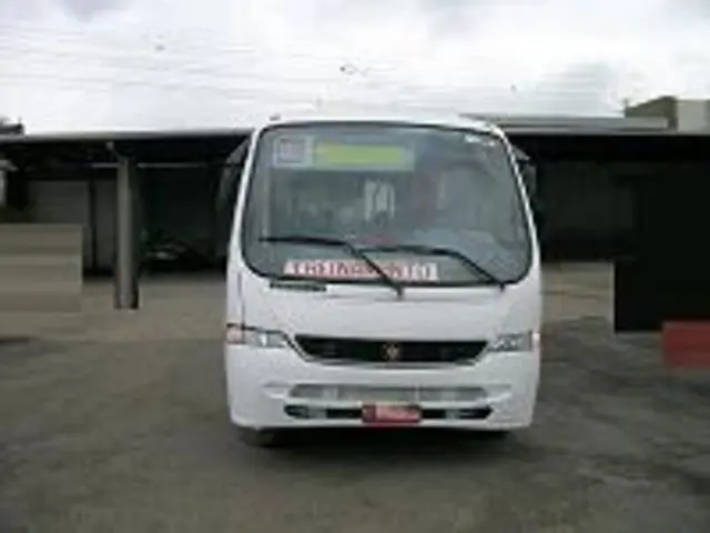 VENDO MICRO ONIBUS LO 914 ANO 2003 R$ 53, 000, 00