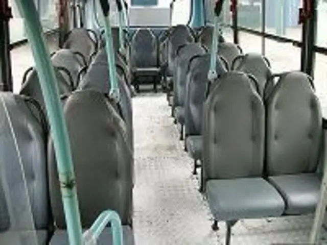 VENDO MICRO ONIBUS LO 914 ANO 2003 R$ 53, 000, 00