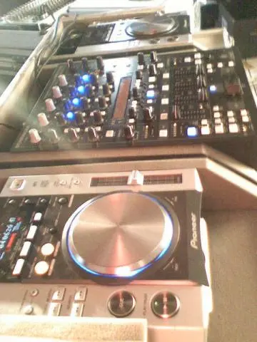 par cdj 200s pionner mais mixer ddm4000 beringer mais case