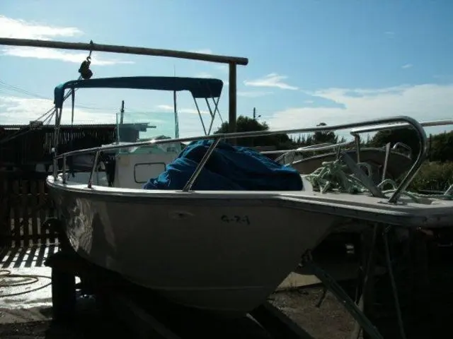 VENDO LANCHA FISH 20 PES COM MOTOR 90HP