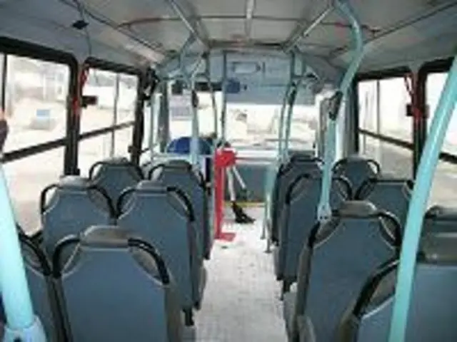 VENDO MICRO ONIBUS LO 914 ANO 2003 R$ 53, 000, 00