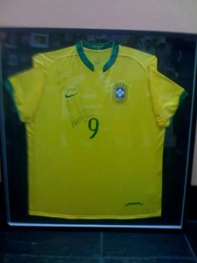 CAMISA DE RONALDO FENOMENO DA SELECAO ENQUADRADA COM MOLDURAS