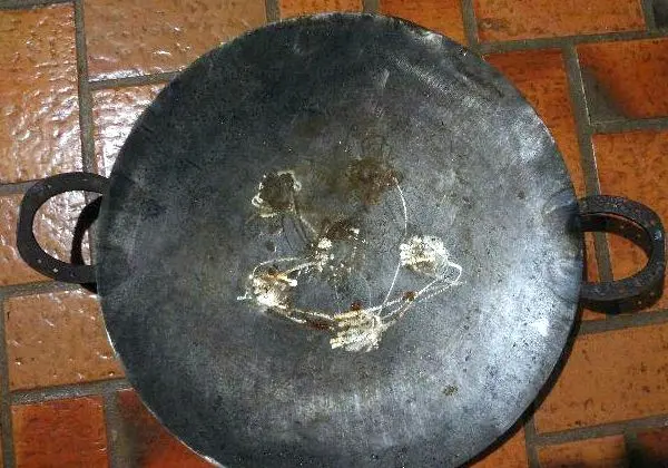 Frigideira de arado artesanal