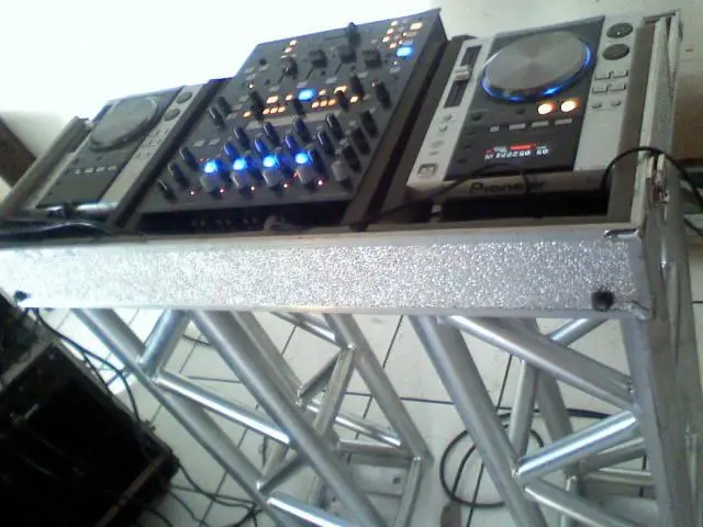 par cdj 200s pionner mais mixer ddm4000 beringer mais case
