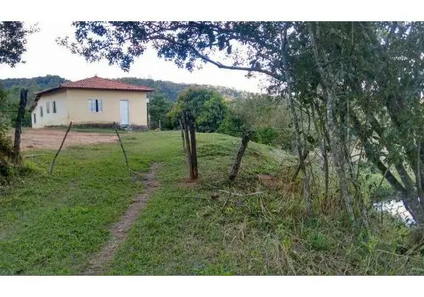 Terreno com casa em Piracema