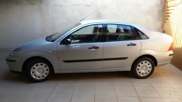 Ford Focus Sedan 1.6 8V Completo + banco de couro