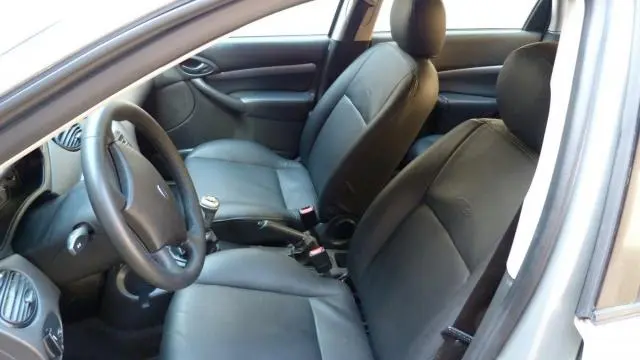 Ford Focus Sedan 1.6 8V Completo + banco de couro