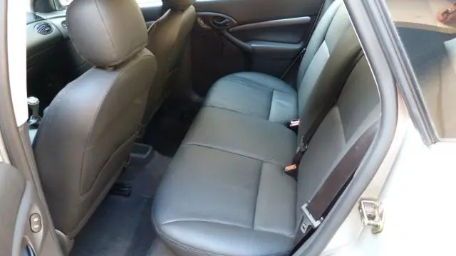 Ford Focus Sedan 1.6 8V Completo + banco de couro