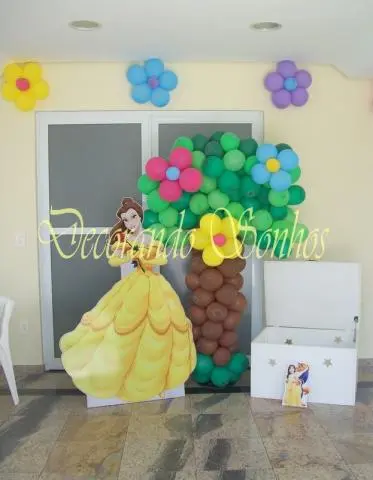 Decoração Festa Infantil Clean Princesas Disney com Cenários Gigantes