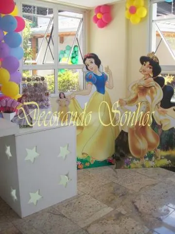 Decoração Festa Infantil Clean Princesas Disney com Cenários Gigantes