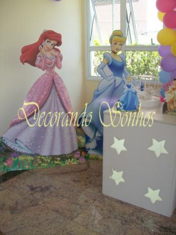 Decoração Festa Infantil Clean Princesas Disney com Cenários Gigantes