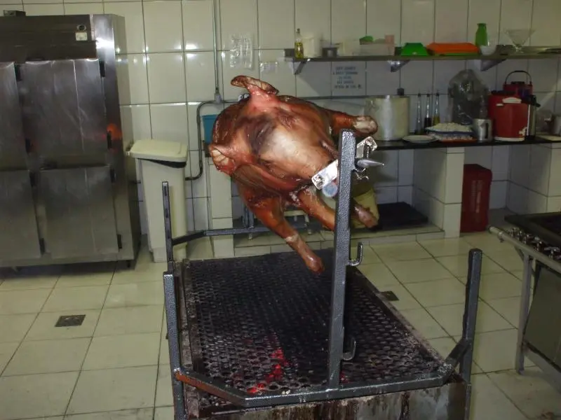 Porco no Rolete E Carneiro no Rolete