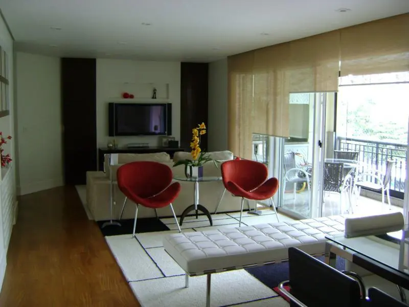 Apartamento com 3 suítes em Moema