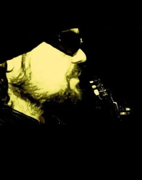 vocalista procura banda