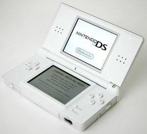 Nintendo DS Lite c / micro SD 2GB, várias cores em Limeira